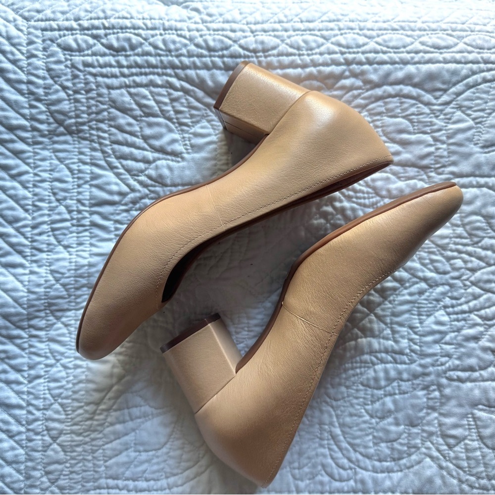 Brioso Leather Dress pumps, NEW Arita 8M classic heels. Removable insole